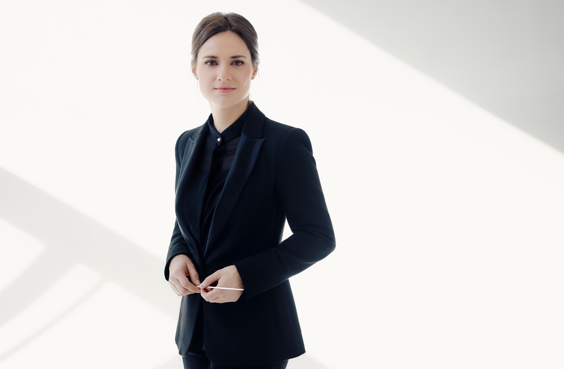 Dina Gilbert - 1140x746px @ Sasha Onyshchenko